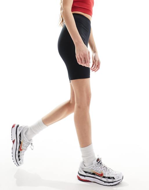 4505 Icon 8 inch legging short with bum sculpt detail in black