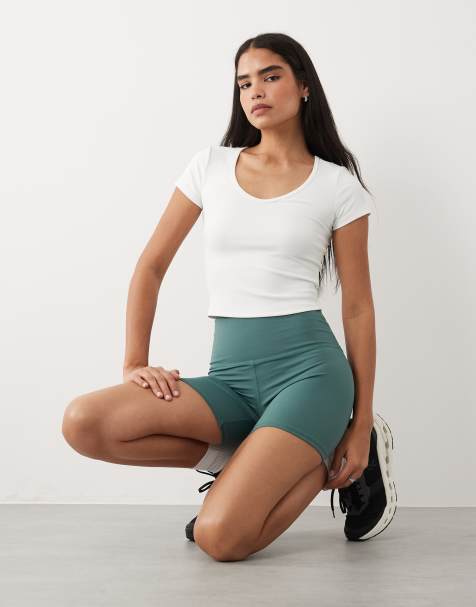 4505 - Icon - Active - Leggingshort van 13 cm met hoge taille en telefoonzakje in saliegroen - view 1