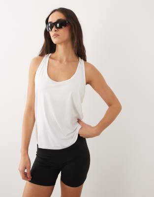 4505 4505 Icon active quick dry chuck on performance vest in white