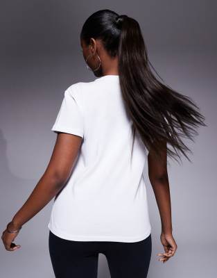 4505 Icon Boxy Fit Cotton T-shirt With Quick Dry Finish In White