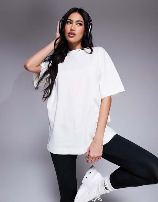 4505 - Icon - Boxy oversized T-shirt van zware stof met sneldrogende eigenschappen in gebroken wit 