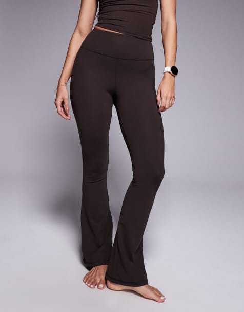 4505 – Icon – Bruna, mjuka yogaleggings med hög midja och utsvängd design - view 1