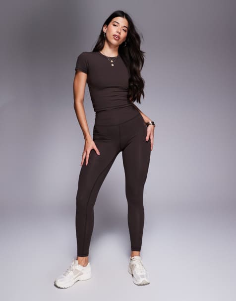 4505 – Icon – Brunt, mjukt yogaset - view 1