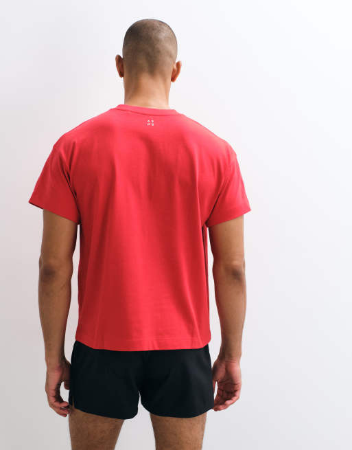 4505 Icon camiseta de algodón grueso de corte boxy encogido con acabado de secado rápido en rojo oscuro, 5 de 5
