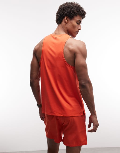4505 Icon camiseta de entrenamiento de malla de secado rápido con espalda de nadador en rojo tomate, 4 de 5