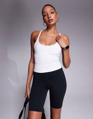 4505 - Icon - Caraco de yoga en tissu doux avec brassière intégrée et bretelles réglables - Blanc