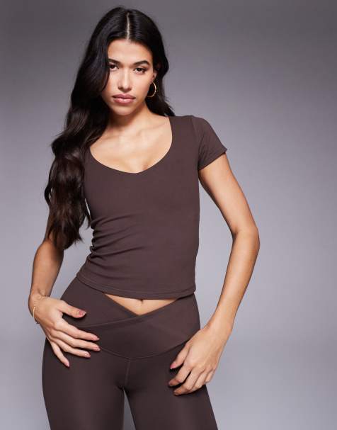 4505 - Icon - Chokoladebrun baby-T-shirt med V-hals i blødt performance-stof - view 1