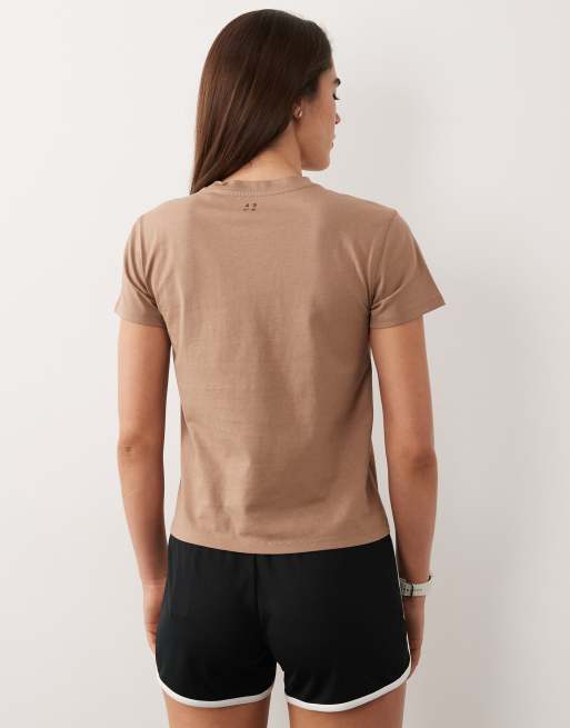 4505 Icon cotton boxy t-shirt with quick dry finish in fawn, 4 of 4