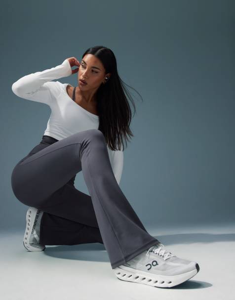 4505 – Icon – Granitgrå, mjuka leggings med smal passform och utsvängda ben - view 1