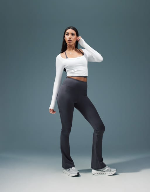 4505 – Icon – Granitgrå, mjuka, smala yogaleggings med hög midja och utsvängda ben  , 3 av 5