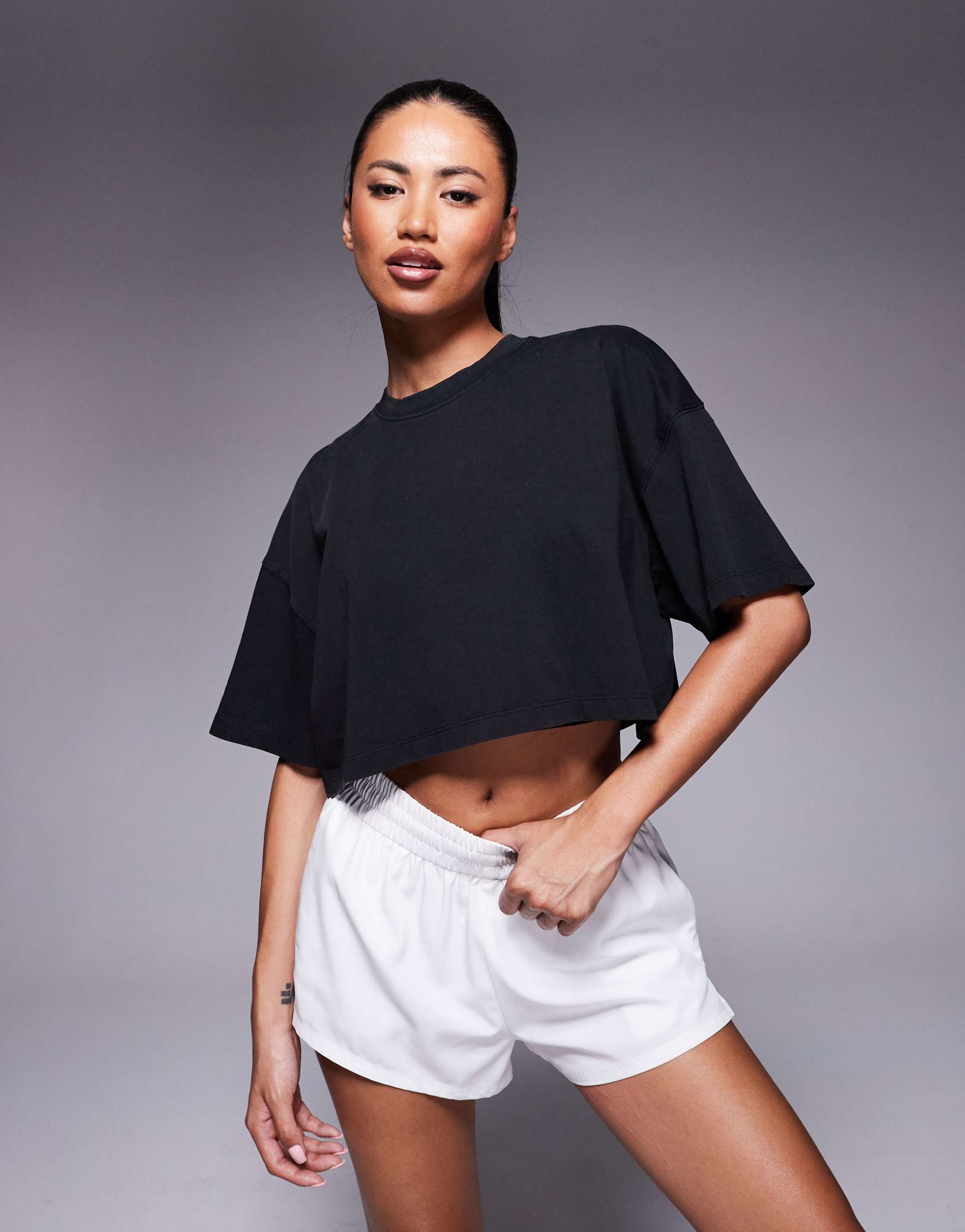 4505 icon heavyweight cotton cropped t-shirt with quick dry finish in washed black