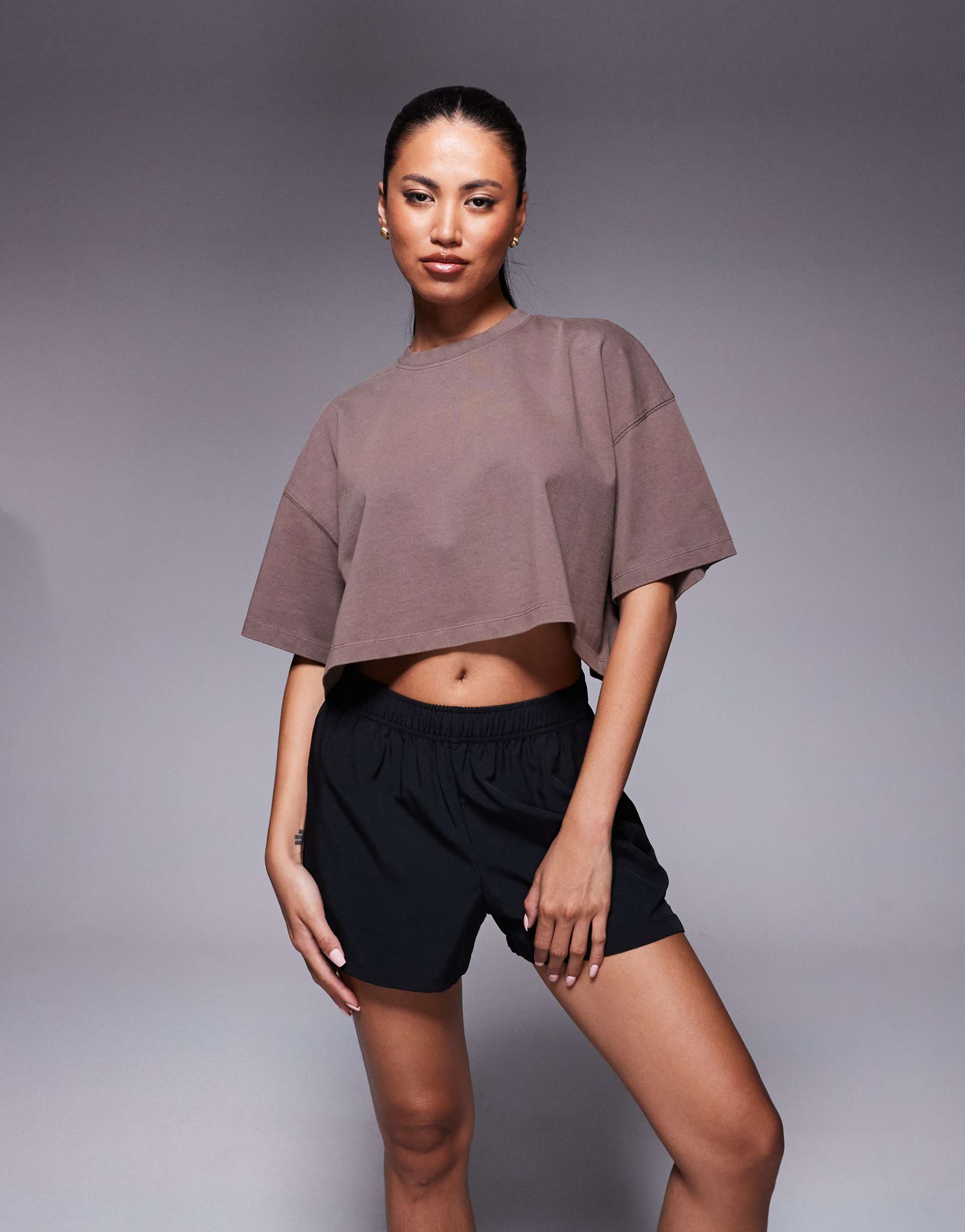 4505 icon heavyweight cotton cropped t-shirt with quick dry finish in washed taupe