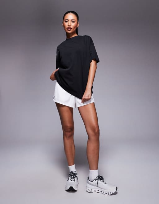 4505 Icon heavyweight cotton oversized t-shirt with quick dry finish in washed black, 2 of 4
