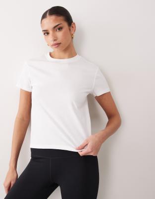 Icon - Kastiges T-Shirt in Weiß aus schnell trocknender Baumwolle Weiß 34