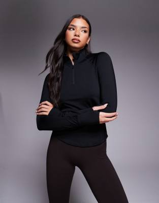 4505 - Icon - Konturierende Lauf-Jacke aus Thermostoff in Schwarz mit kurzem Reißverschluss