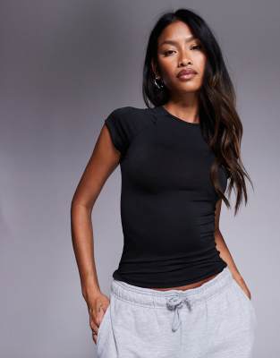 4505 - Icon - Kurzärmliges Slim-Fit-Sportoberteil in Schwarz