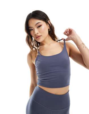 4505 - Icon - Kurzes Yoga-Camisole-Oberteil in Schieferblau mit integriertem BH und weicher Haptik