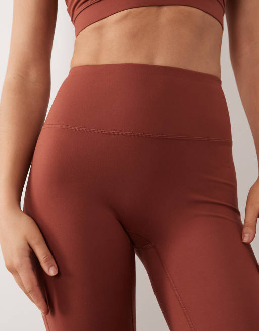 4505 - Icon - Legging de yoga ajusté puis évasé en tissu doux à taille haute - Ambre, 5 de 5