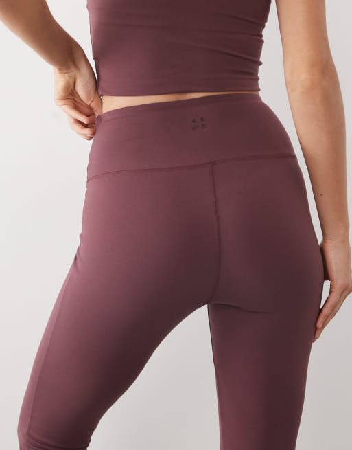 4505 - Icon - Legging de yoga ajusté puis évasé en tissu doux à taille haute - Prune, 5 de 5