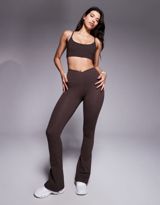 4505 - Icon - Leggings a zampa da yoga slim color cioccolato prugna morbidi al tatto con vita avvolgente