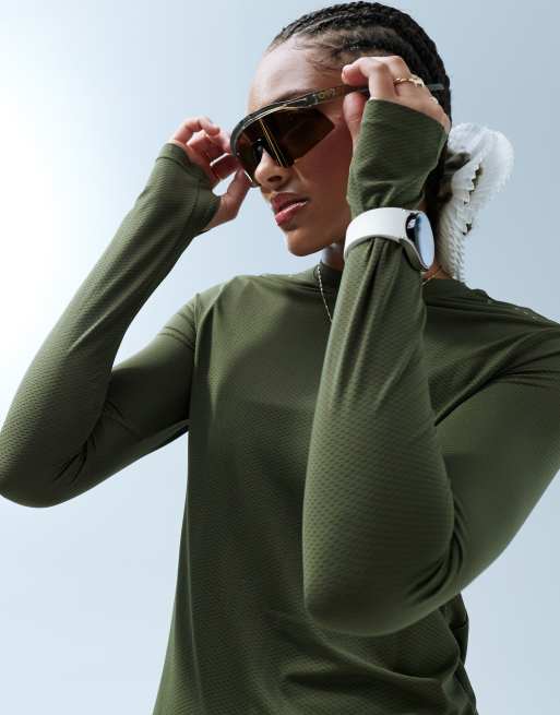 4505 Icon long sleeve running top in green 