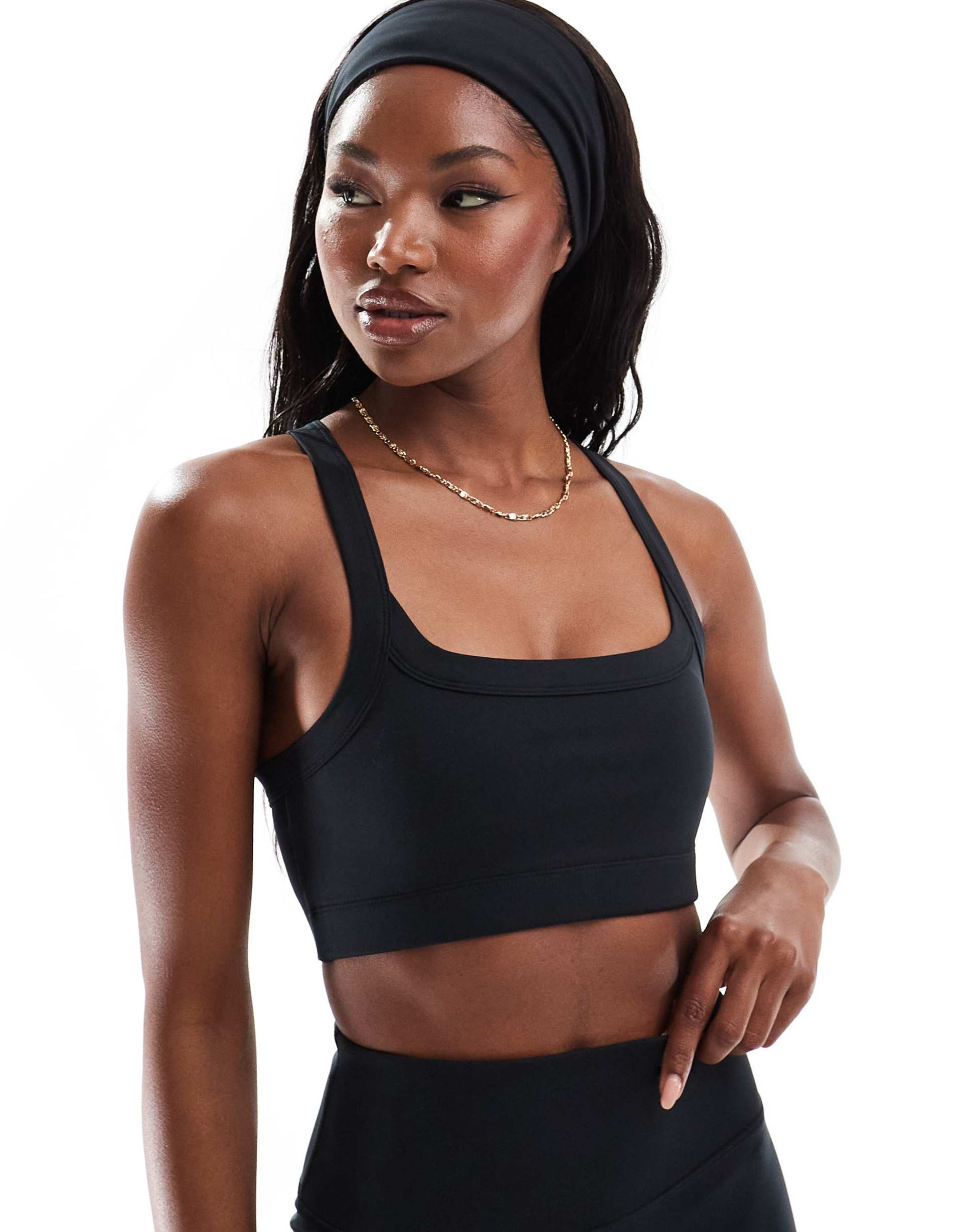 4505 icon medium support square neck sports bra in black