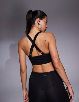 4505 Icon Medium Support Square Neck Sports Bra With Adjustable Straps