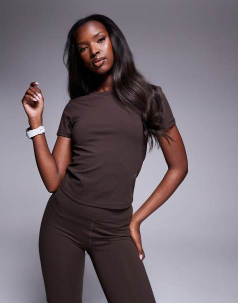 4505 – Icon – Miękki krótki T-shirt sportowy w kolorze czekoladowym - view 1