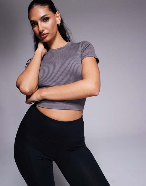 4505 – Icon – Nahtloses, geripptes Sport-T-Shirt in Stahlgrau mit knappem Schnitt 