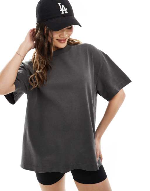 4505 - Icon - Oversized forvasket sort T-shirt i kraftigt og hurtigttørrende materiale i firkantet snit 