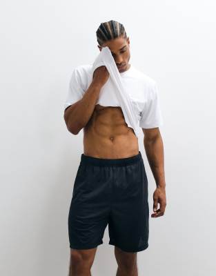 4505 Icon Quick Dry Mesh 7" Training Shorts With Zip Pockets In Black