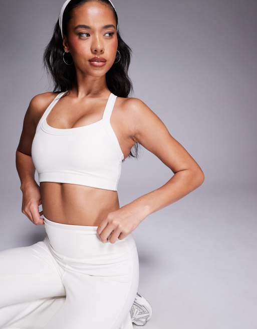4505 - Icon - Reggiseno sportivo morbido al tatto a supporto medio color latticello con scollo squadrato