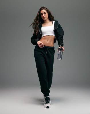 4505 - Icon - Rest Day - Schwere Jogginghose aus Baumwolle in verwaschenem Schwarz mit Bündchen, 440 g/m²