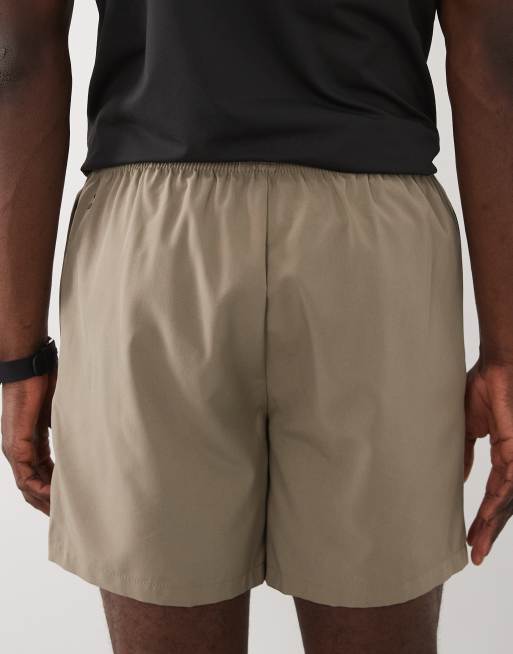 4505 - Icon - Sandfarvede 5-tommers træningsshorts i hurtigttørrende materiale med lynlåslommer, 5 af 5