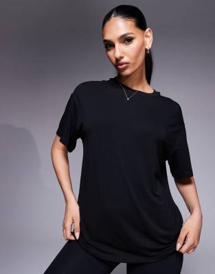 4505 - Icon - Schnell trocknendes Sport-T-Shirt in Schwarz mit Oversize-Passform