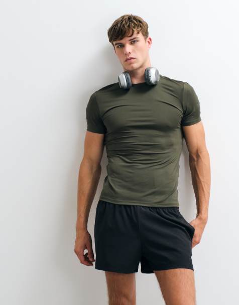 4505 – Icon – Schnelltrocknendes Baselayer-Sport-T-Shirt in Khaki mit körperbetontem Schnitt - view 1
