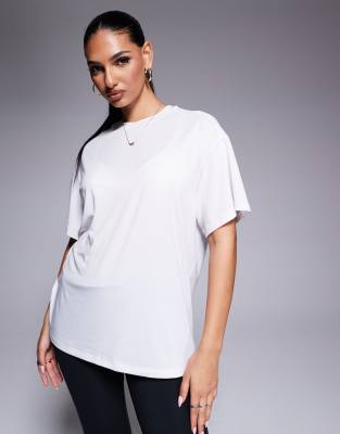 4505 - Icon - Schnelltrocknendes Sport-T-Shirt in Weiß mit Oversize-Passform