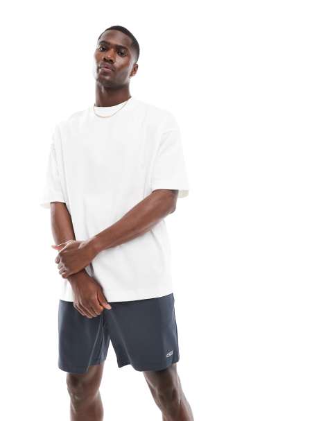 4505 – Icon – Schnelltrocknendes Sport-T-Shirt in Weiß mit Oversize-Schnitt - view 1