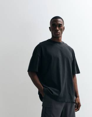 Icon - Schweres Oversize-T-Shirt aus Baumwolle in verwaschenem Schwarz mit schnell trocknendem Finish Schwarz S
