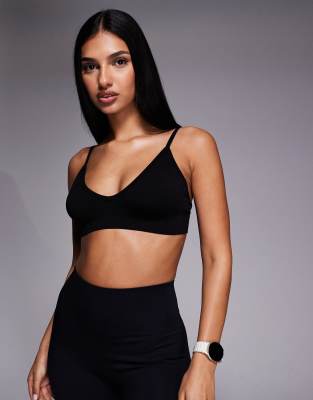 4505 Icon Seamless Intimate Light Support Sports Bra With Adjustable Straps In Black