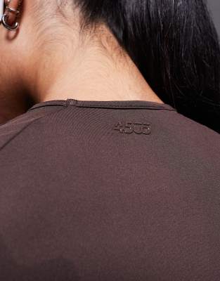 4505 Icon Slim Fit Active Long Sleeve Top In Brown