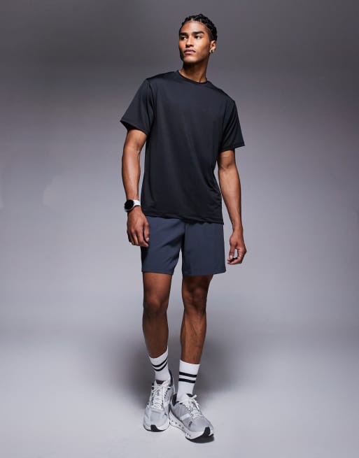 4505 - Icon - Sneldrogend trainings-T-shirt met ruimvallende pasvorm in zwart