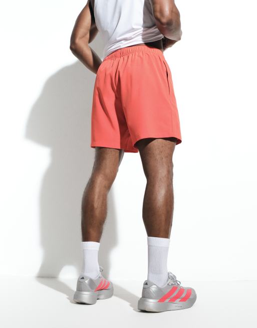 4505 - Icon - Sneldrogende trainingsshort van 5 inch met ritszakken in tomatenrood, 4 van 6