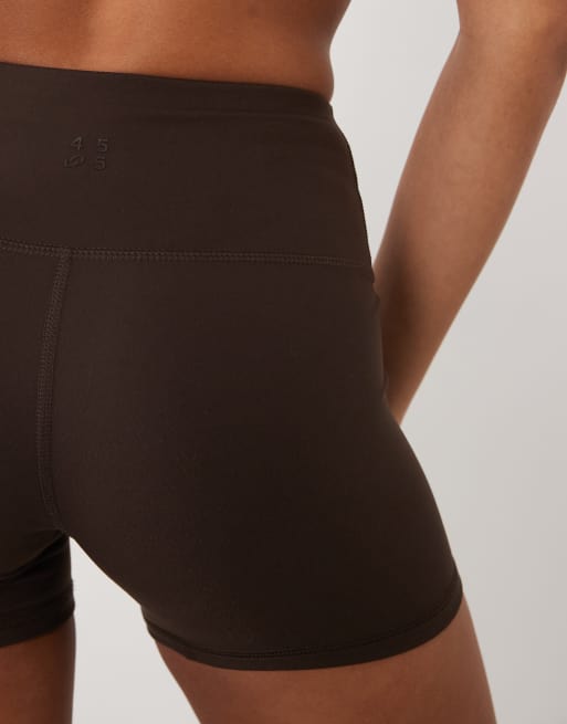 4505 Icon Soft-Touch-Booty-Shorts mit hohem Bund in Schokobraun, 5 von 5