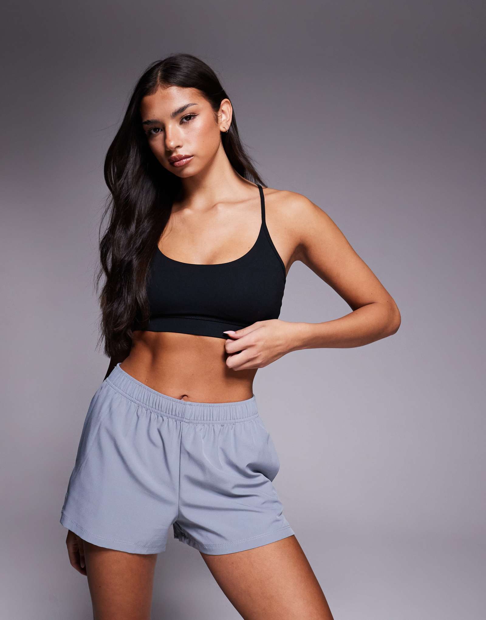 4505 Спортивный бюстгальтер Icon soft touch средней поддержки с регулируемыми бретелями черного цвета