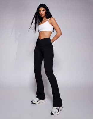 4505 ICON SOFT TOUCH MEDIUM SUPPORT SPORTS BRA WITH REMOVABLE PADDING AND ADJUSTABLE STRAPS 