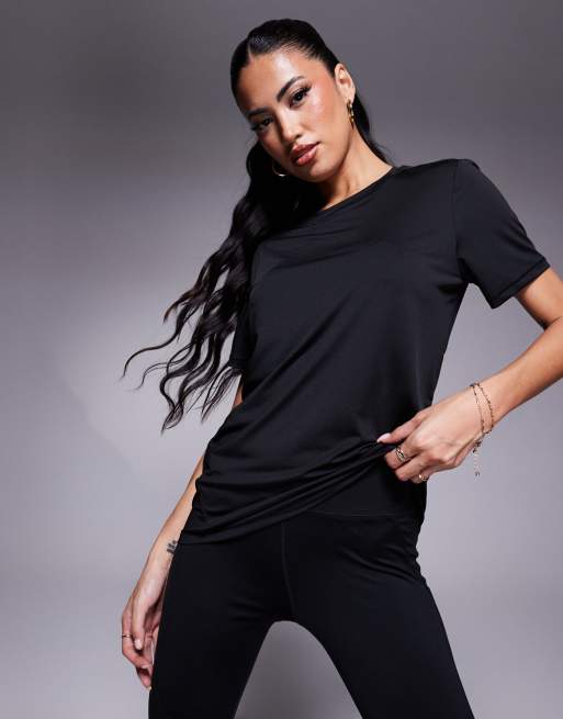 4505 - Icon - Sort T-shirt i hurtigttørrende performance-materiale 