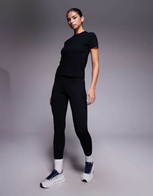 4505 - Icon - Sort T-shirt med firkantet pasform og hurtigttørrende finish i bomuld, 2 af 4