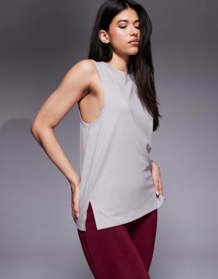 Icon - Sport-Trägertop aus schnell trocknender Baumwolle in Schwarz mit tiefem Armausschnitt-Neutral Neutral 34