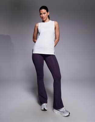 4505 - Icon - Sport-Trägertop aus schnell trocknender Baumwolle in Weiß mit tiefem Armausschnitt